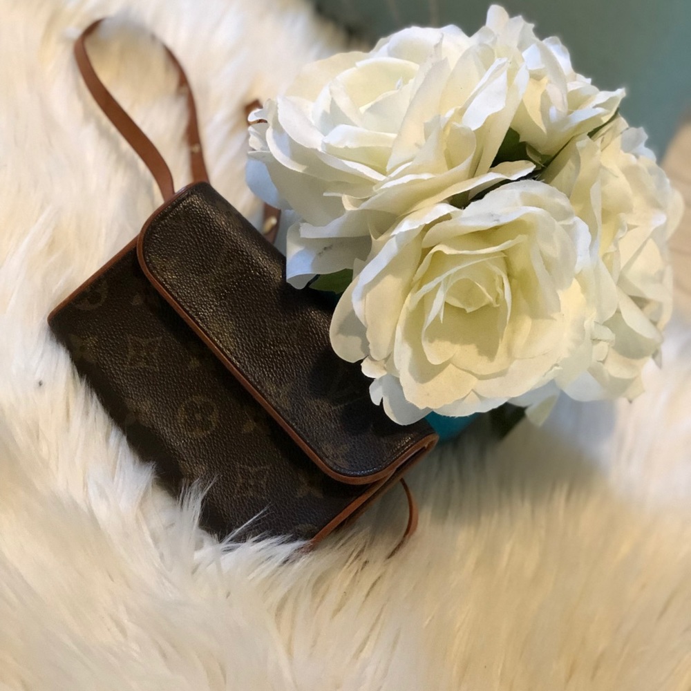 Louis Vuitton fannypack/ belt bag